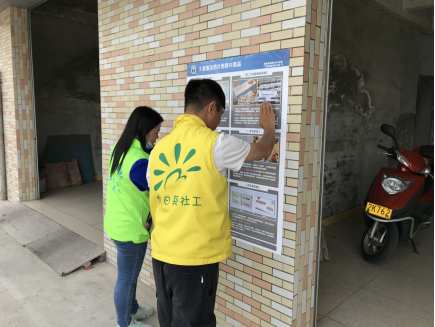 阜沙鎮(zhèn)禁毒信息〔2020〕第167期--阜沙禁毒宣傳進(jìn)公交站、進(jìn)廠企、進(jìn)廣場（2020.11.17 