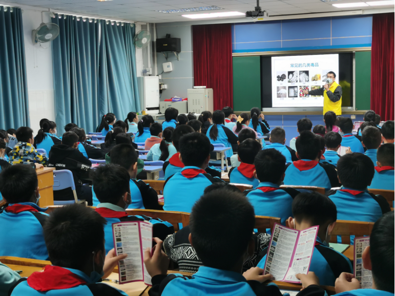 阜沙鎮(zhèn)禁毒信息〔2023〕第29期--“開學(xué)第一課 禁毒齊參與”阜沙鎮(zhèn)禁毒辦開展校園宣講活動(dòng)(202