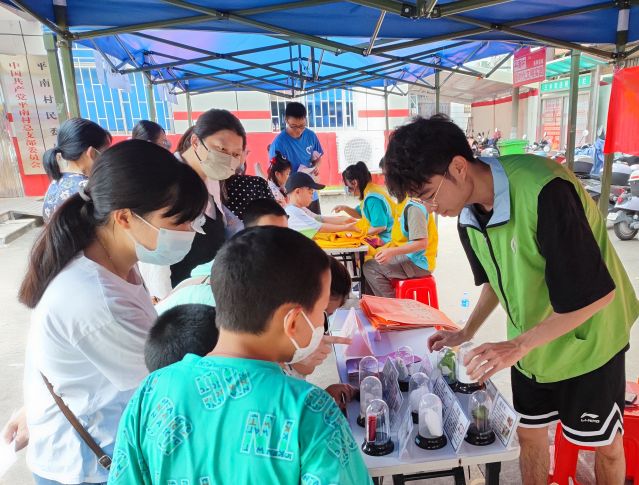 三鄉(xiāng)鎮(zhèn)開展“親子游園樂融融，大手小手齊禁毒“宣傳活動(dòng)圖片2.jpg