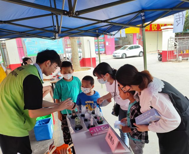 三鄉(xiāng)鎮(zhèn)開展“親子游園樂融融，大手小手齊禁毒“宣傳活動(dòng)圖片3.jpg